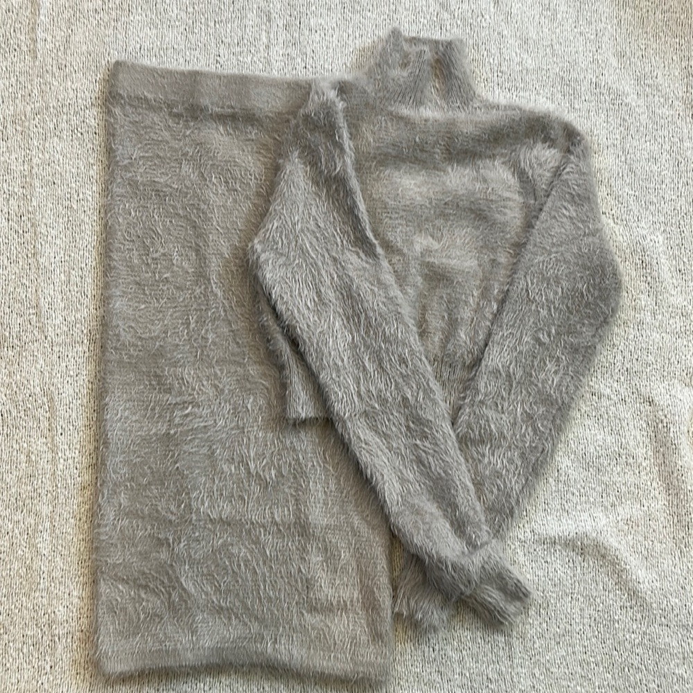 Lulus Taupe Cropped Sweater and Skirt set Sz Med